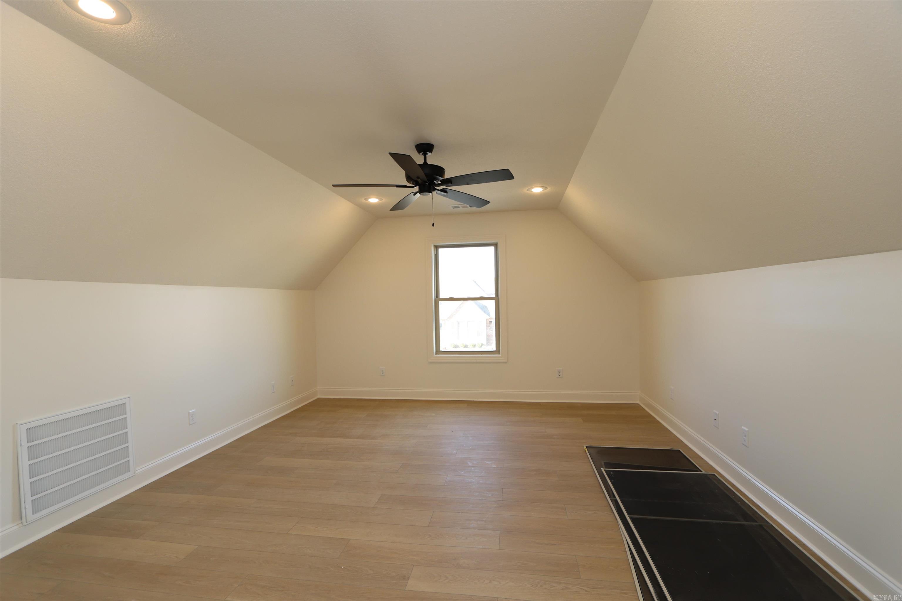 JAMESTOWN MANOR - Residential