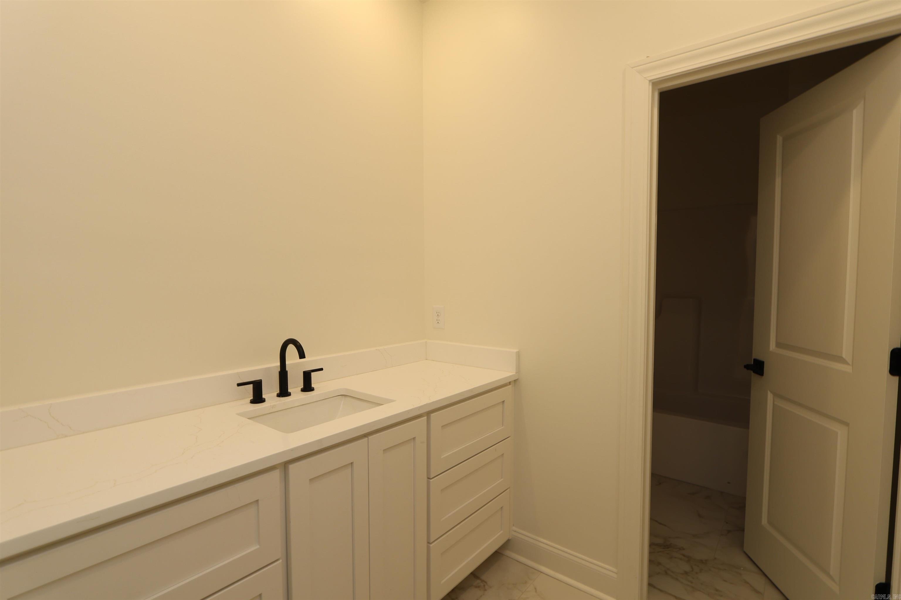 JAMESTOWN MANOR - Residential