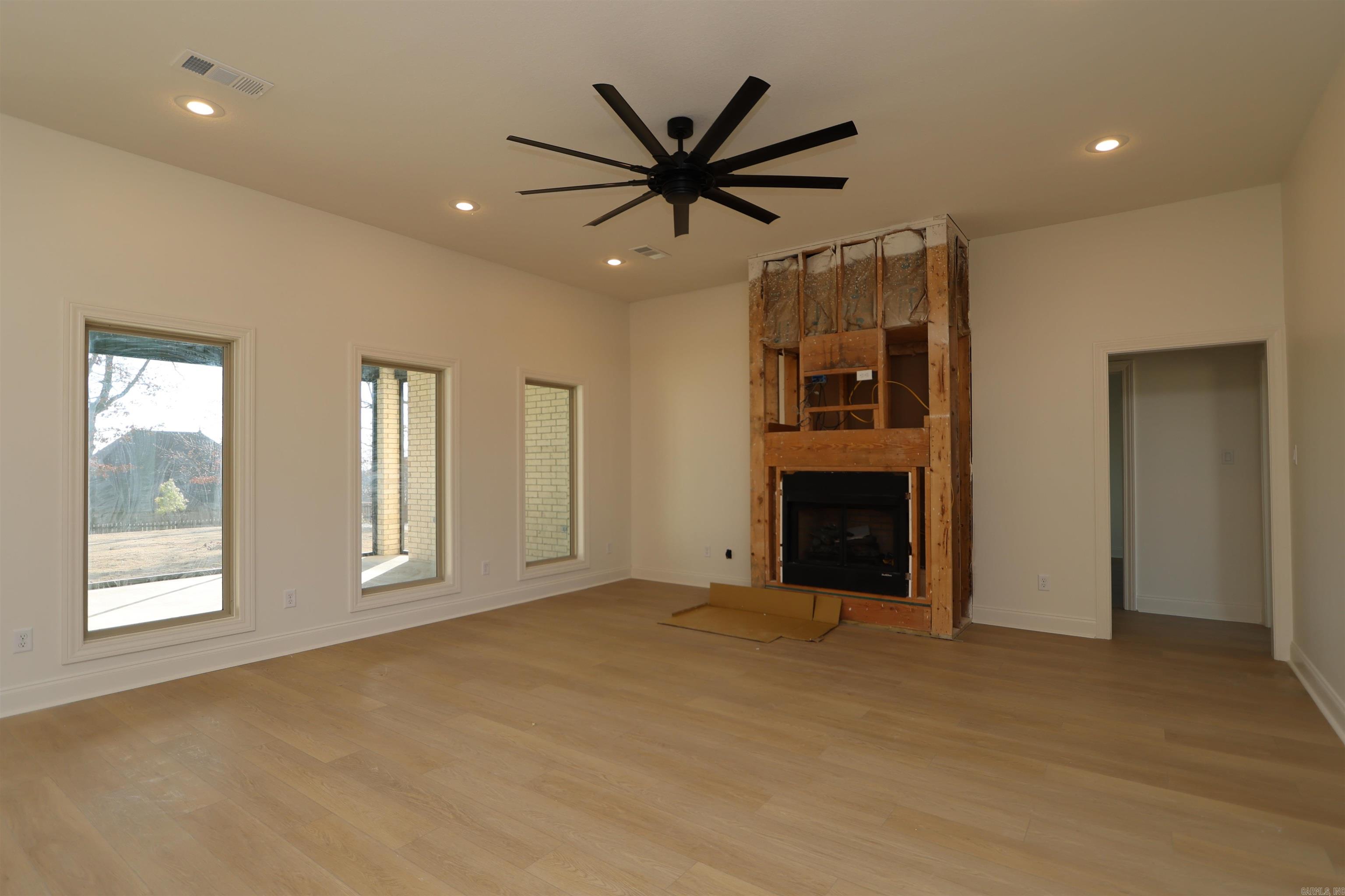 JAMESTOWN MANOR - Residential