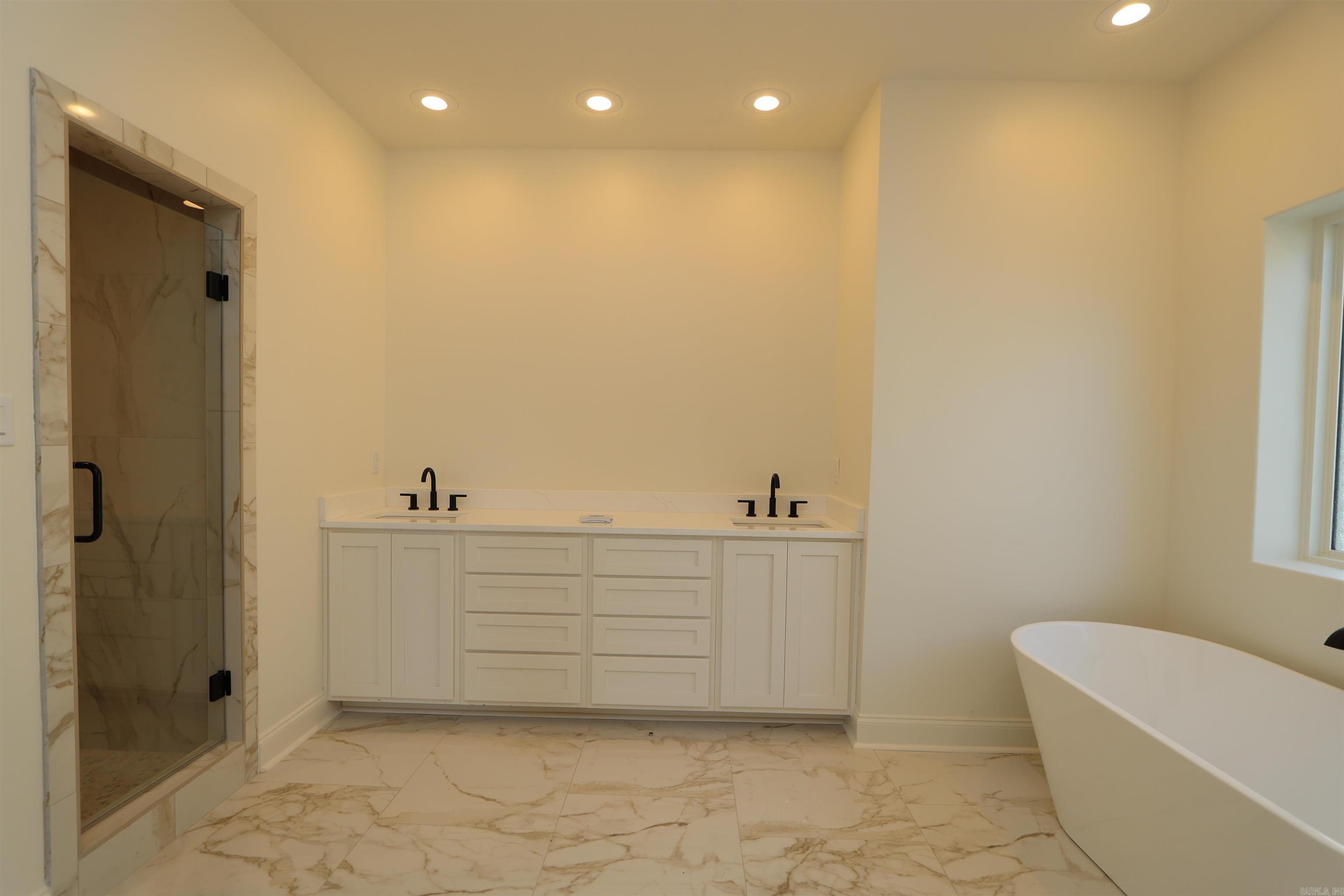 JAMESTOWN MANOR - Residential