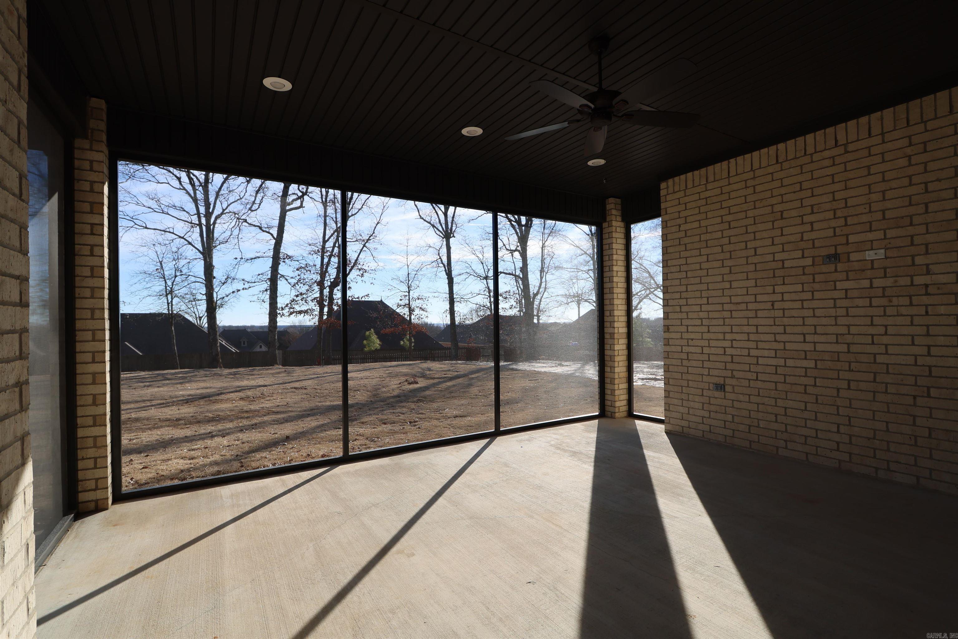 JAMESTOWN MANOR - Residential