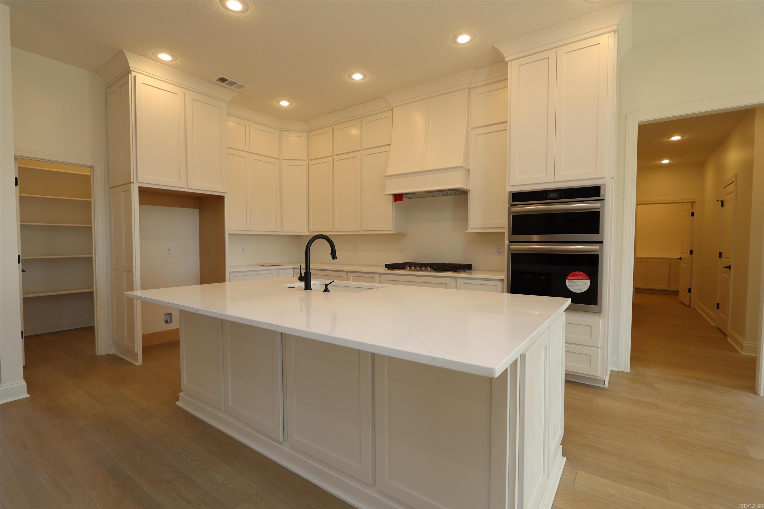 JAMESTOWN MANOR - Residential