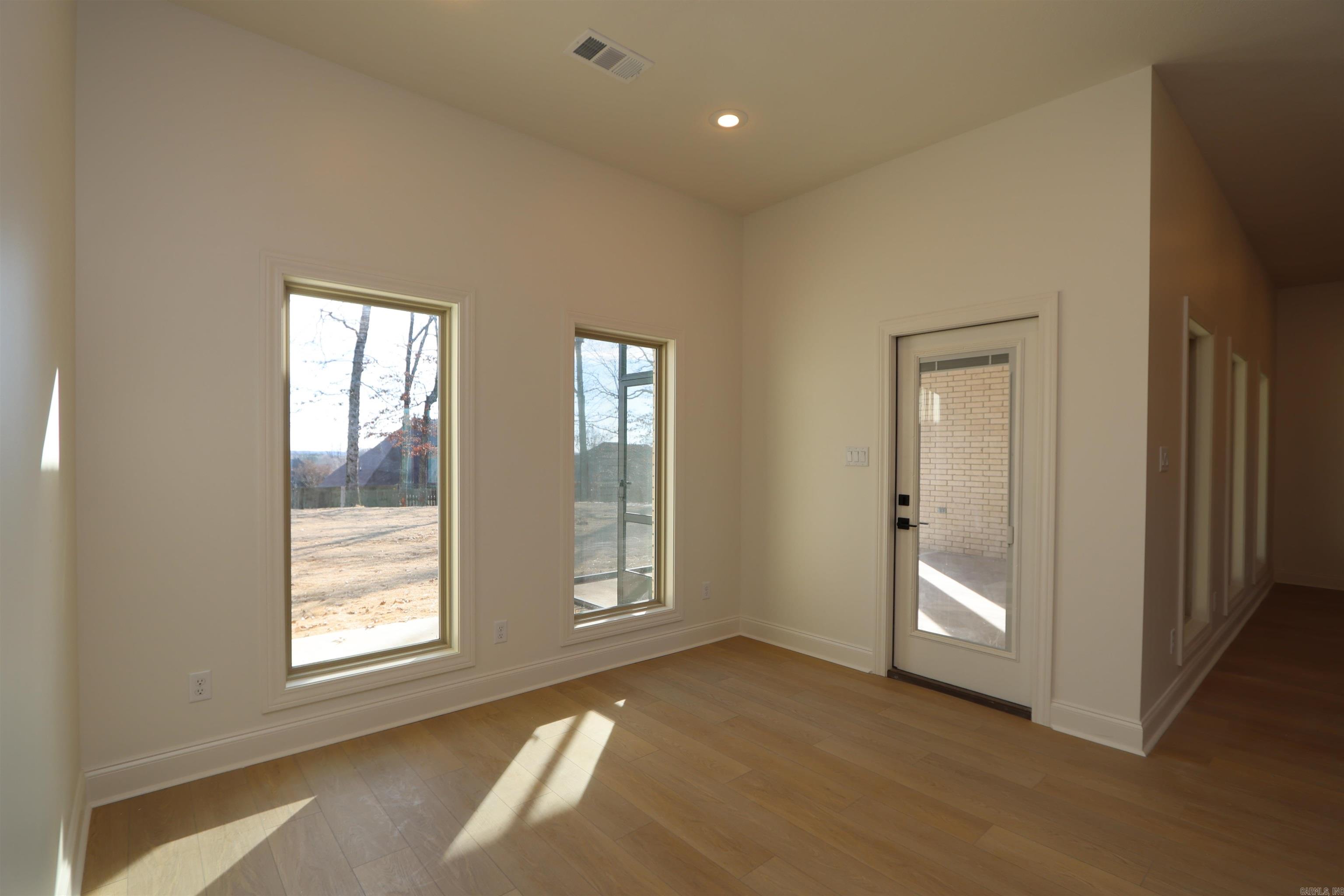 JAMESTOWN MANOR - Residential