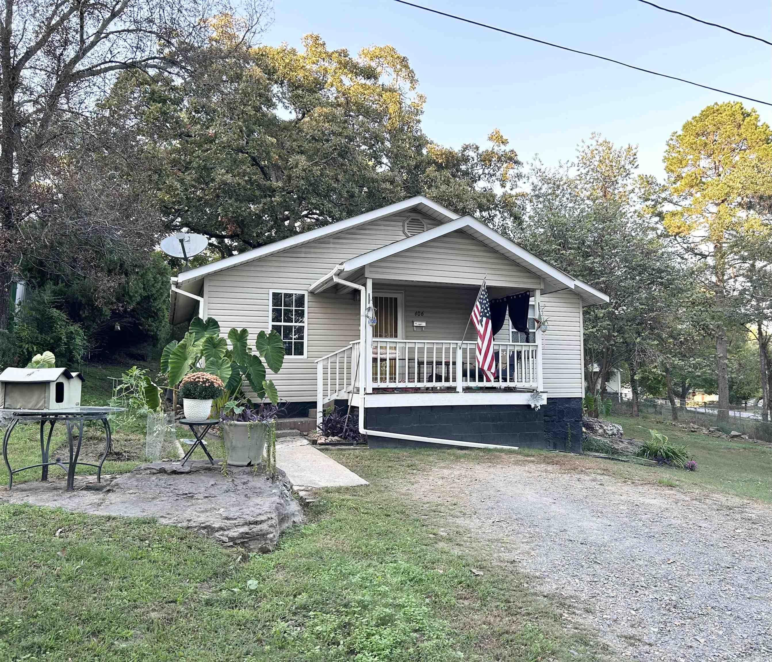 Delightful 2-bedroom, 1-bathroom residence boasting a relaxing front porch and additional lot. The extra lot could be used for a carport or garage. The home features a cozy living room, open kitchen space, a laundry room off the back which leads to the fenced backyard with large shade trees. Discover this jewel in proximity to Heber Springs schools and under 5 minutes from Sandy Beach. Check in out before it is gone; schedule a showing today.