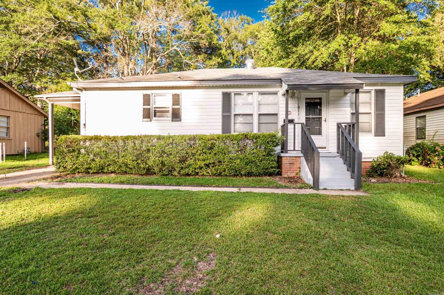 Beautifully remodeled 3 bedroom home with modern upgrades! Step into this freshly updated 3 bed, 1 1/2 bath home, perfectly blending comfort and style. The kitchen provides new stainless steel appliances, stunning quartz countertops, and new backsplash. The bathroom features a new granite topped vanity for a sleek, modern touch. Fresh paint throughout the entire house. Don't miss this move-in ready gem! * Property owned by a licensed real estate agent at Jan's Realty*