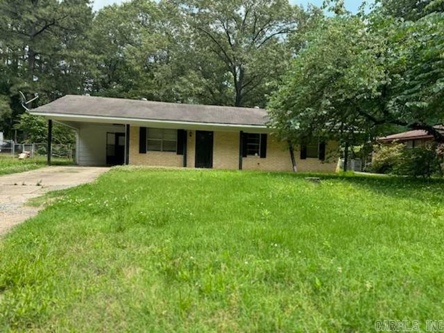 This is a perfect property for an investor, or someone who's looking to find their first home and have a minimal payment. Property sold as is AGENTS SEE CONFIDENTIAL REMARKS FOR SHOWING INSTRUCTIONS