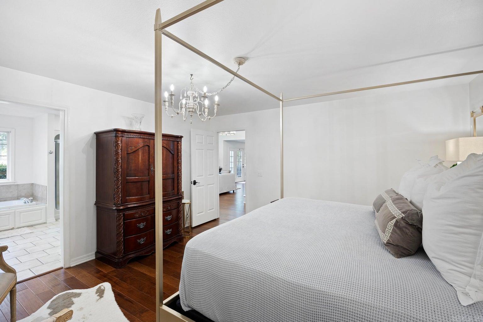 NORTHRIDGE - Residential