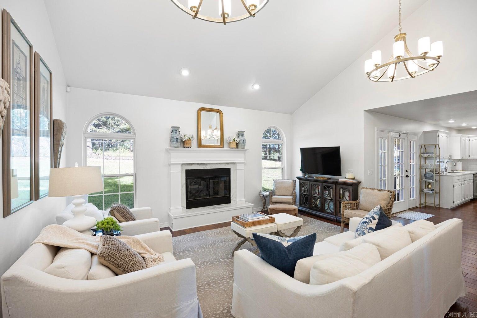 NORTHRIDGE - Residential