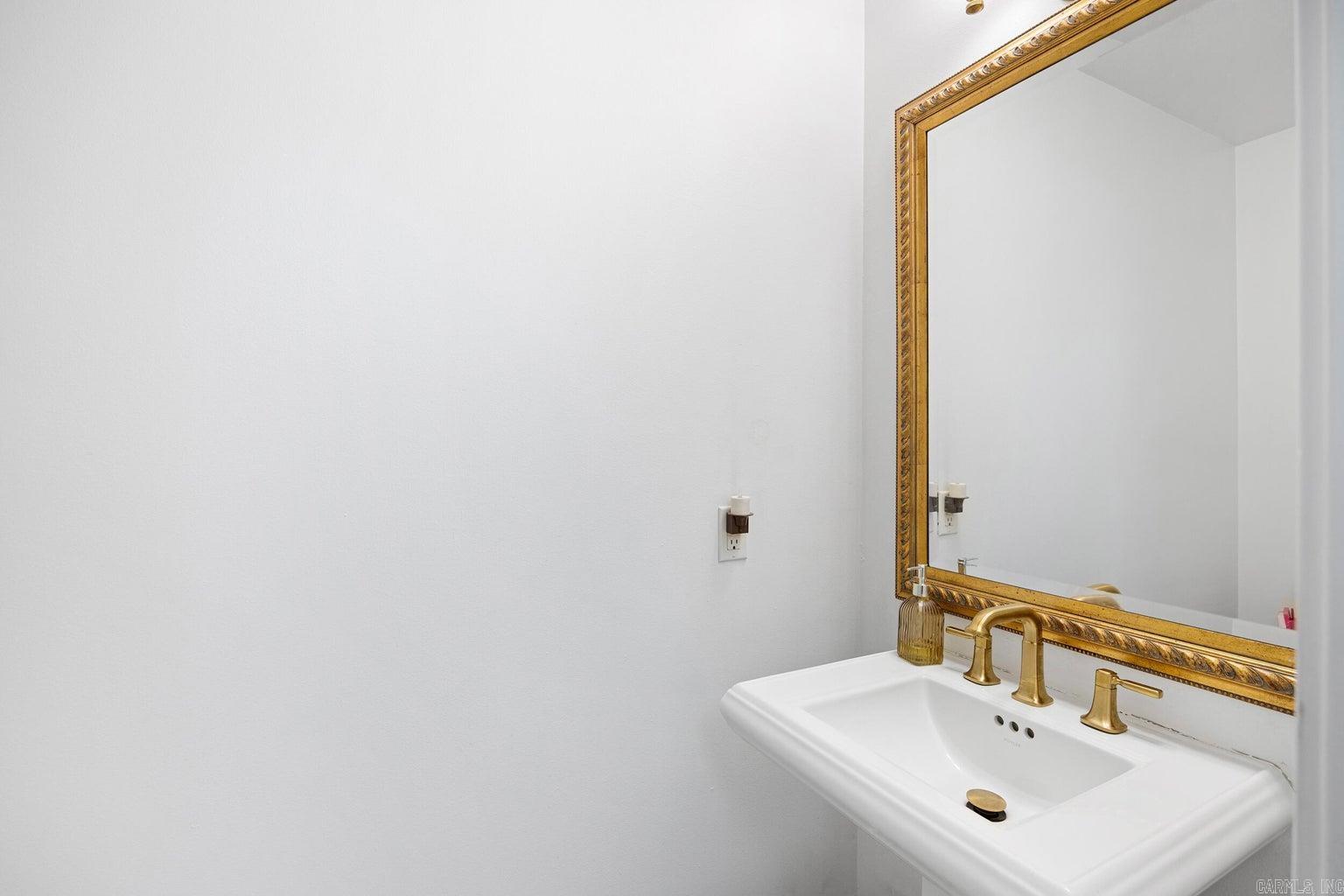 NORTHRIDGE - Residential