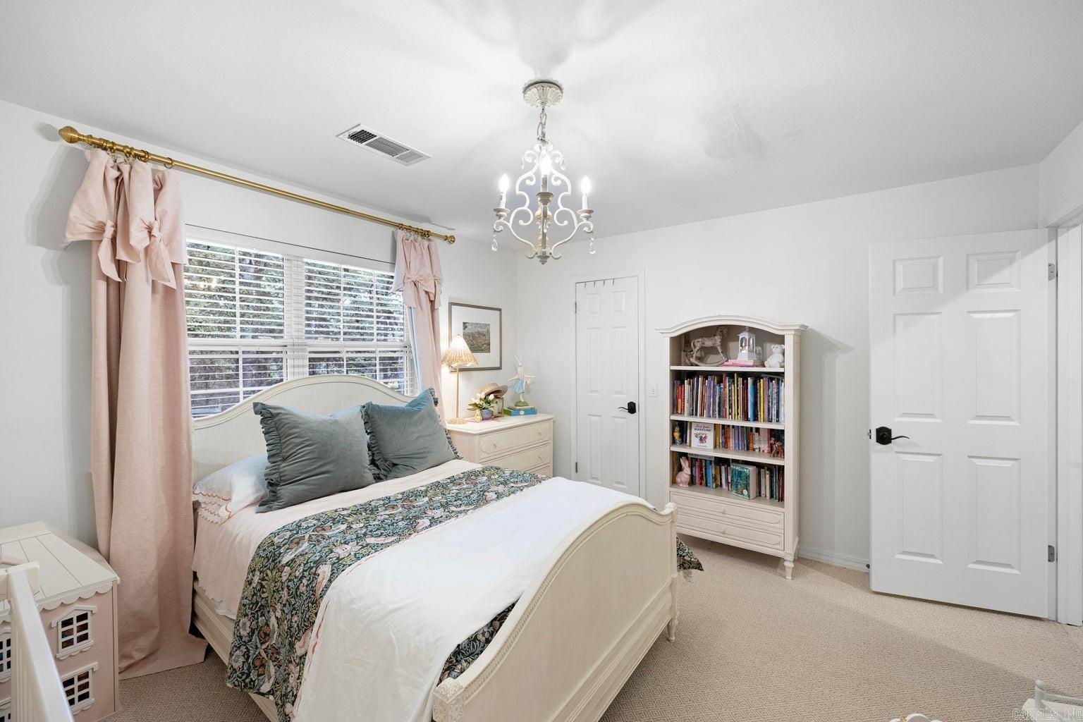 NORTHRIDGE - Residential