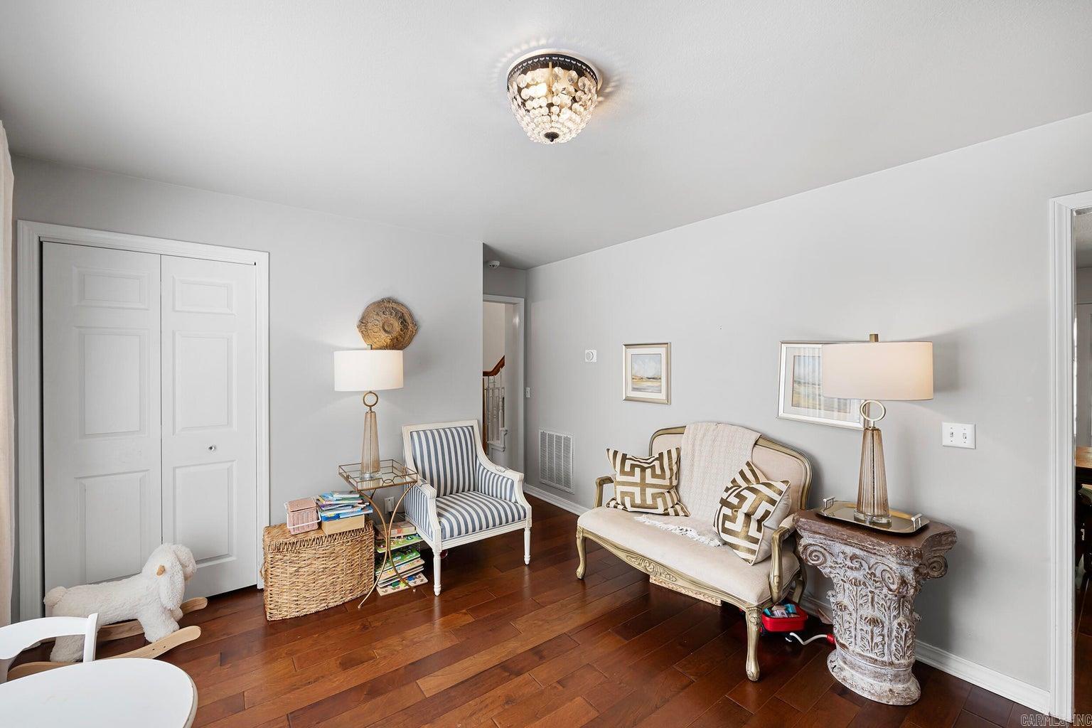 NORTHRIDGE - Residential