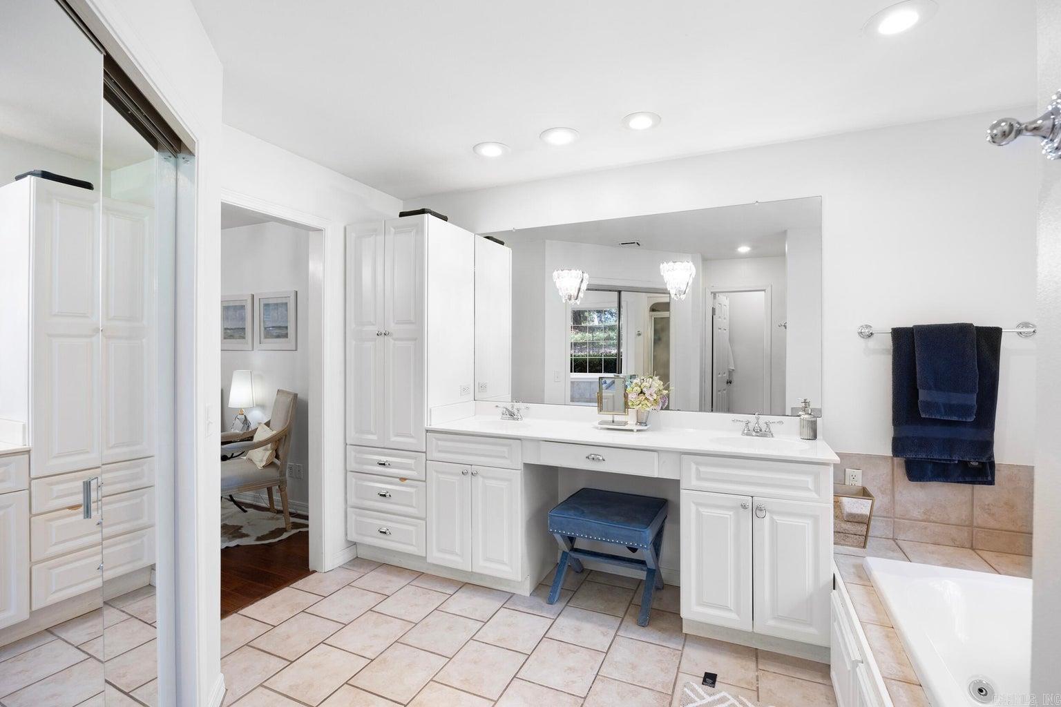 NORTHRIDGE - Residential