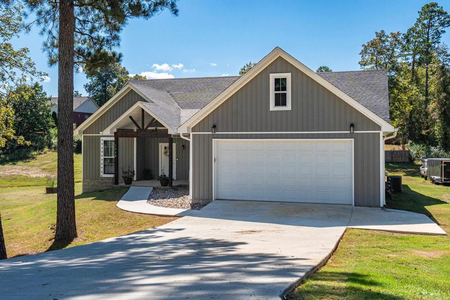 Beautiful one level Craftsman Style home on 1 acre in the Hidden Forest Subdivision  This 3 Bedroom, 2.5 bath home has an open floorplan, large kichen with lots of cabinet space and beautiful natural light through out the home. The primary suite is complete with a spacious bathroom, and large walk in closet that connects to the laundry room. Two other bedrooms and a full bath are on the other side of the home. Relax on the nice covered back patio over looking the large lot. This home comes with the cleared lot next door making up 1 acre together. Beautiful finishes throughout. Lake Hamilton area. Come see today!