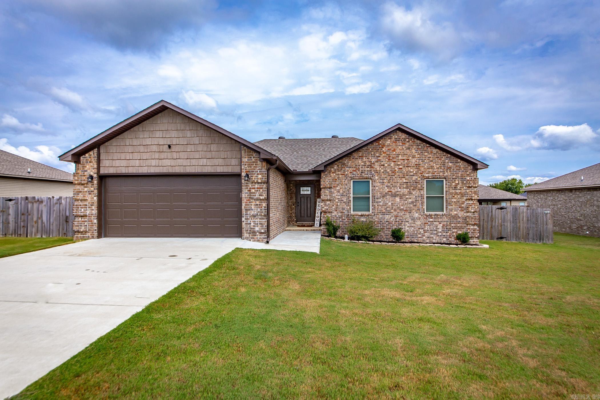 If lots of natural light and a newer construction home is what you are looking for, don't pass up 28 Remington. This home features an open and split floor plan, a fully fenced yard, LVP flooring throughout, tray ceilings, and so much more. The kitchen has granite countertops, stainless appliances, breakfast bar, and eating area. With it open to the living room, never miss out on the conversation when entertaining. Right off the kitchen is the door to the covered back patio also great to feel connected to the indoor/outdoor entertainment area. Call today to see this home!