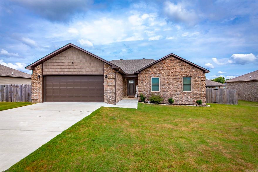 If lots of natural light and a newer construction home is what you are looking for, don't pass up 28 Remington. This home features an open and split floor plan, a fully fenced yard, LVP flooring throughout, tray ceilings, and so much more. The kitchen has granite countertops, stainless appliances, breakfast bar, and eating area. With it open to the living room, never miss out on the conversation when entertaining. Right off the kitchen is the door to the covered back patio also great to feel connected to the indoor/outdoor entertainment area. Call today to see this home!