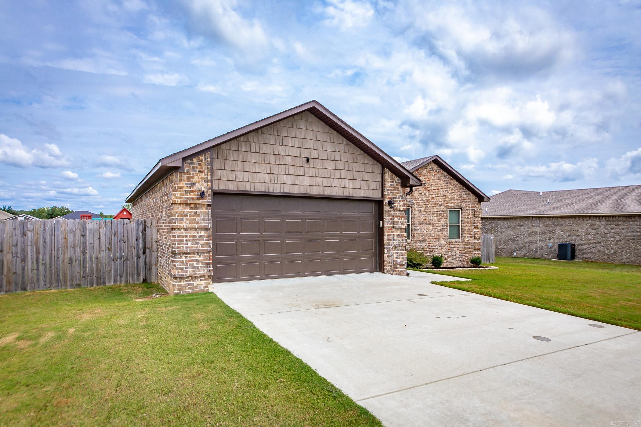 DEERFIELD ESTATES - Residential
