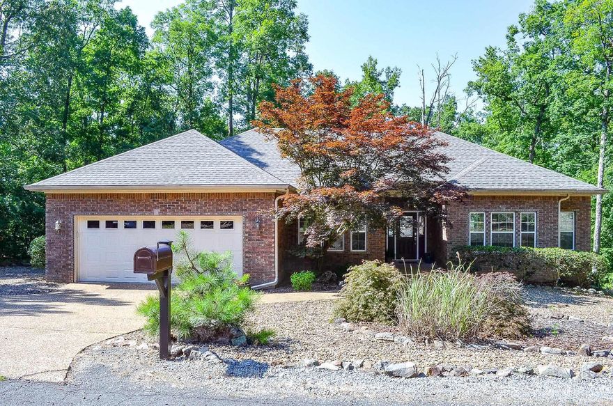 Move in Ready.....this 3 bedroom 2 bath home offers large, level corner lot with backyard privacy guaranteed by owning neighboring lot. Split floor plan, large covered/open deck and fuss-freestone landscaping. Primary suite hosts corner jetted tub, step in shower, roomy walk-in closet which opens to laundry room. Convenient location to Ponce de Leon/Woodlands activities and Lake Balboa. Hot Springs Village Property Owner Association has a new member buy-in fee of $2,000.00 due and collected at closing.