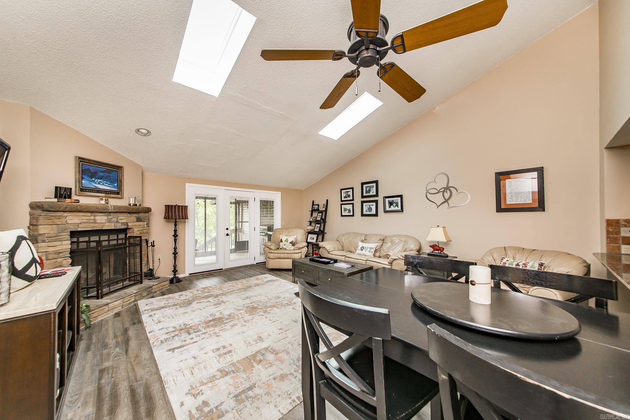 COUNTRY CLUB RIDGE TOWN - Residential