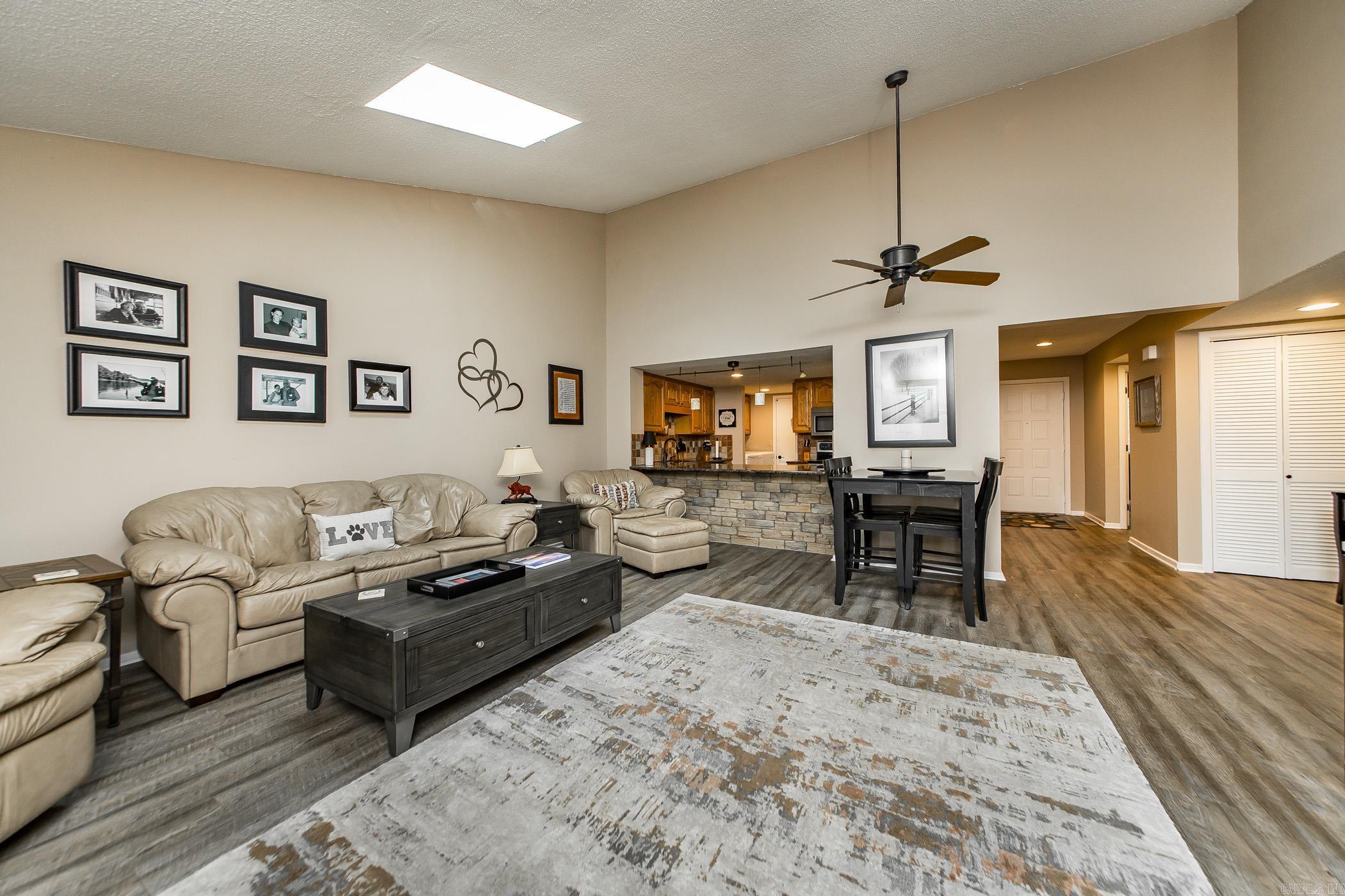 COUNTRY CLUB RIDGE TOWN - Residential