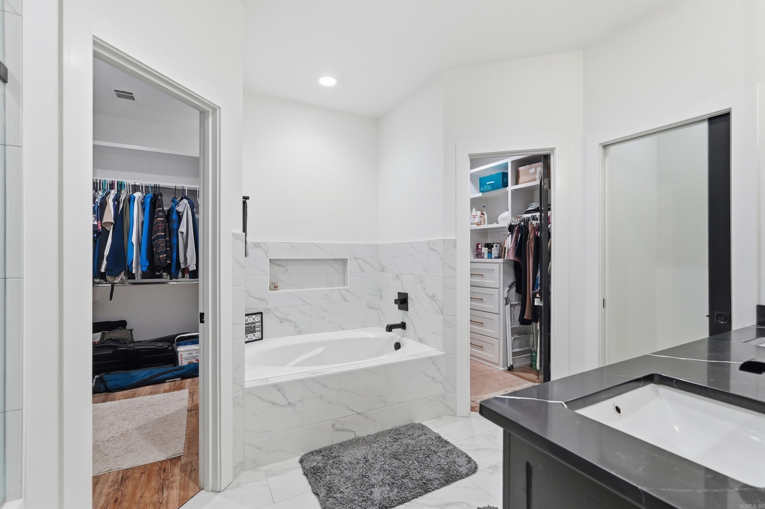IVY PLACE - Residential