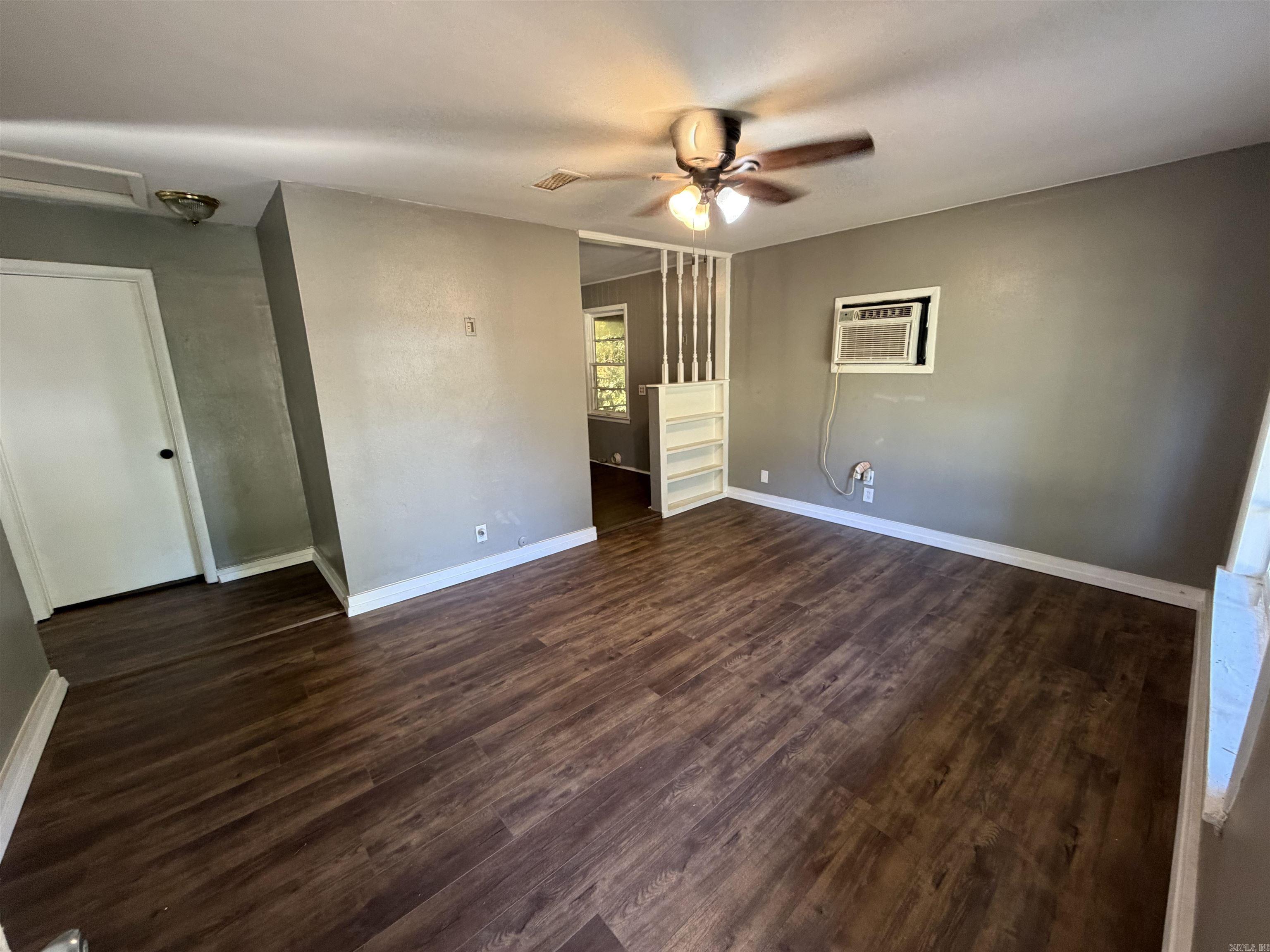 ROLLING HILLS - Residential