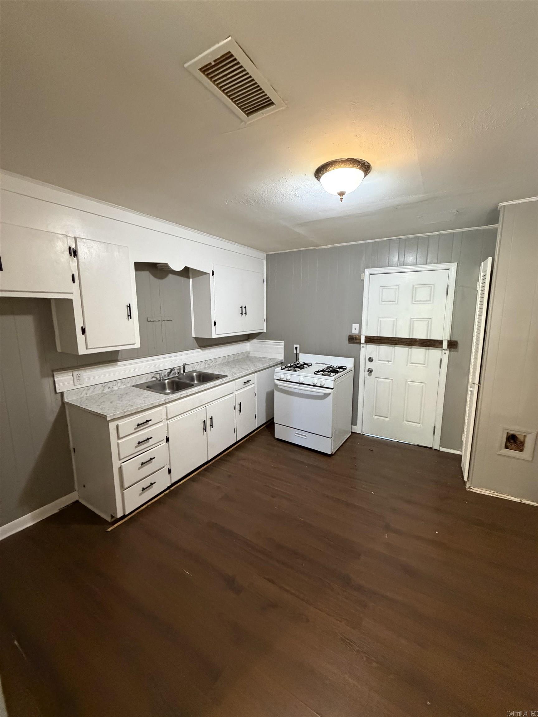 ROLLING HILLS - Residential