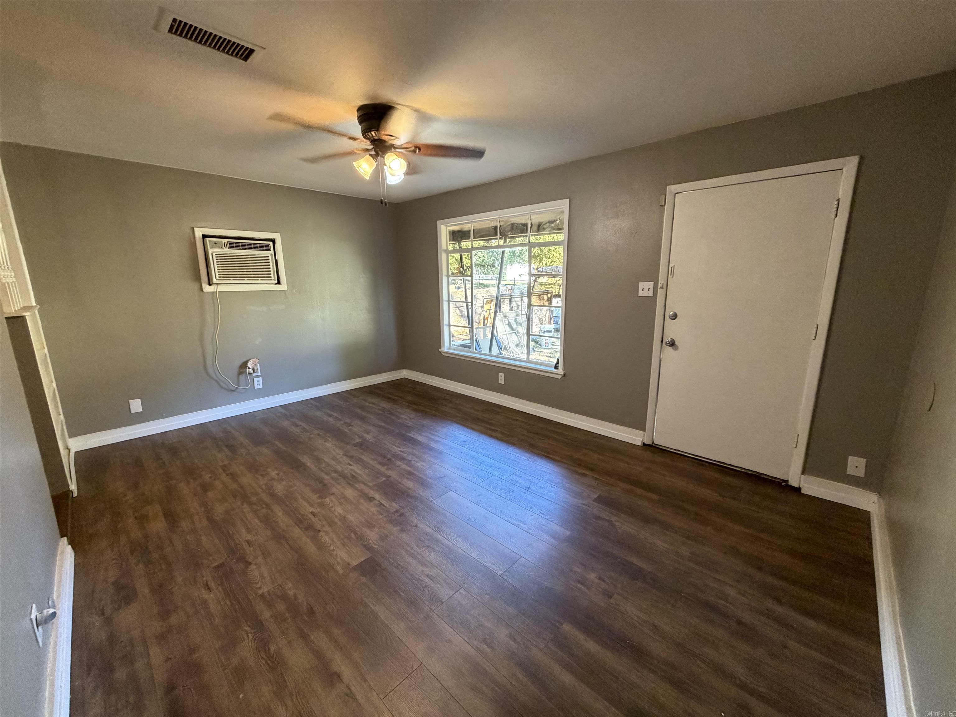 ROLLING HILLS - Residential