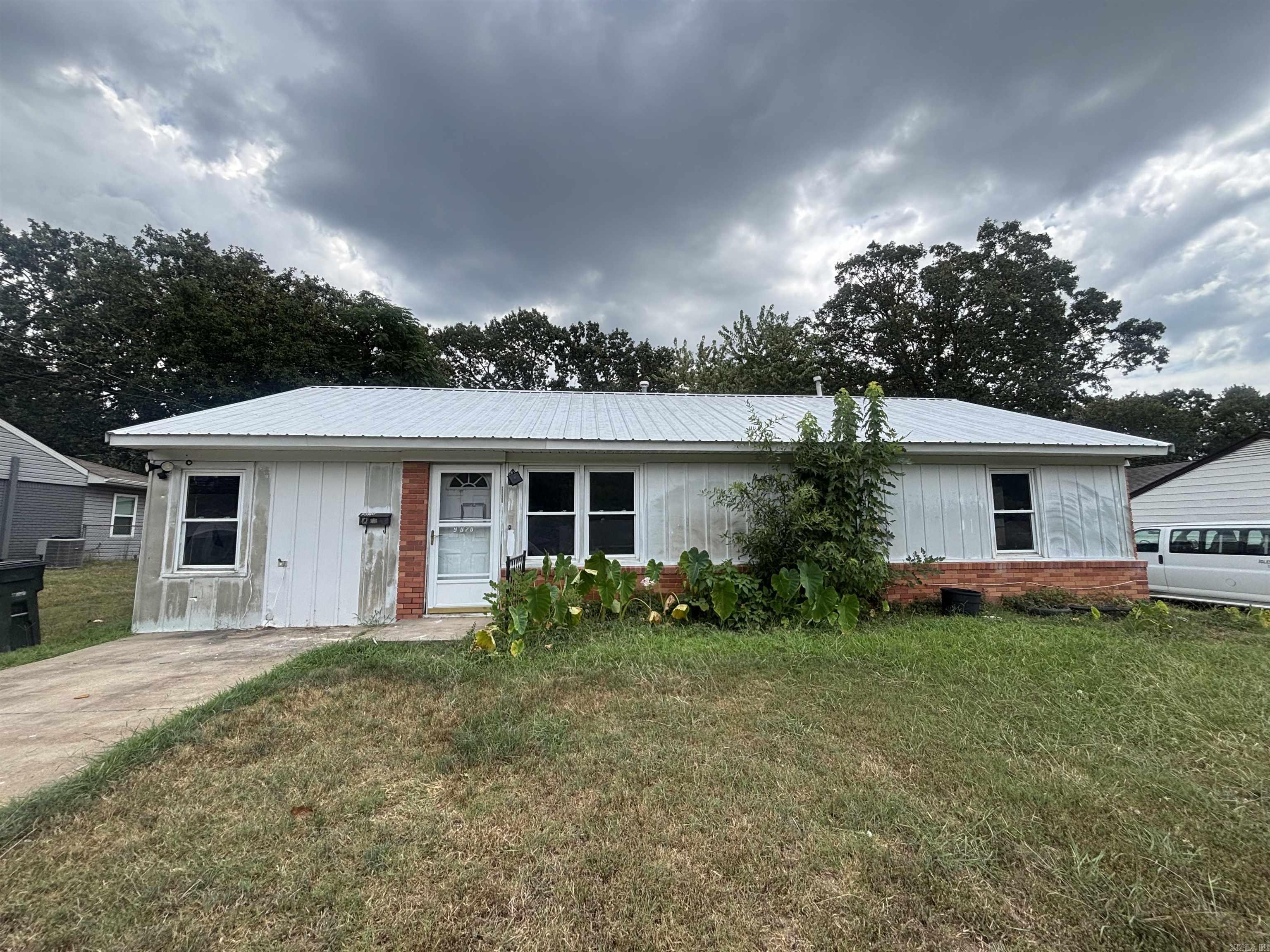 Calling all investors! Perfect opportunity to add to your portfolio. Sold "AS IS" agent please see remarks.
