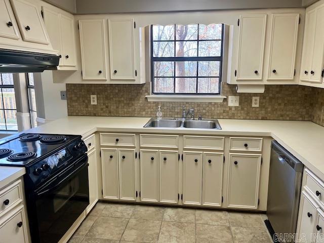 SECLUDED HILLS EST - Residential