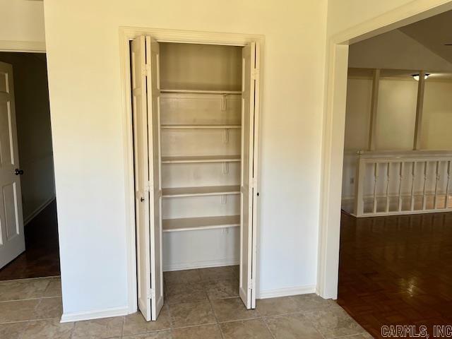 SECLUDED HILLS EST - Residential