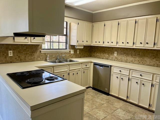 SECLUDED HILLS EST - Residential