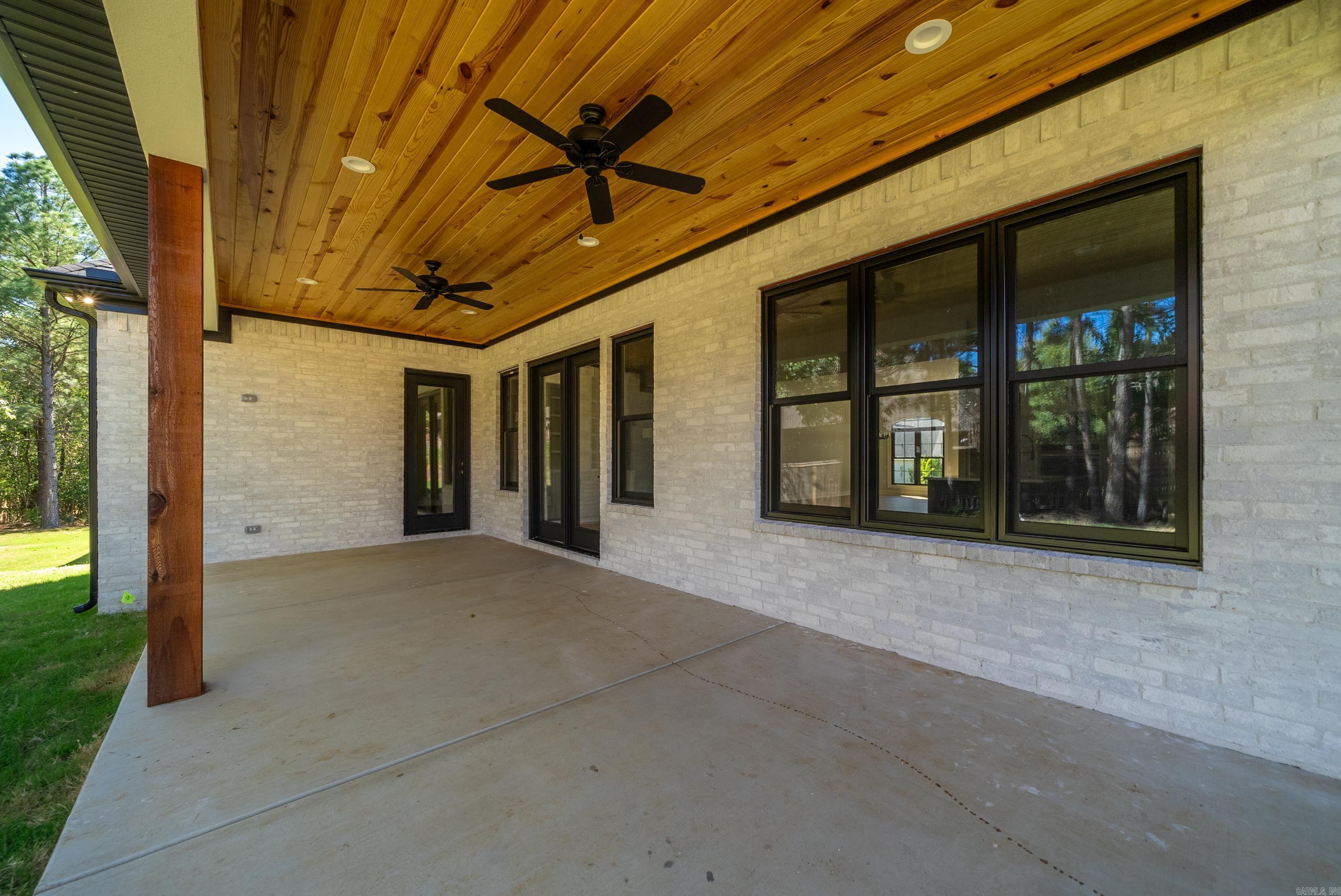 ARLINGTON PARK - Residential