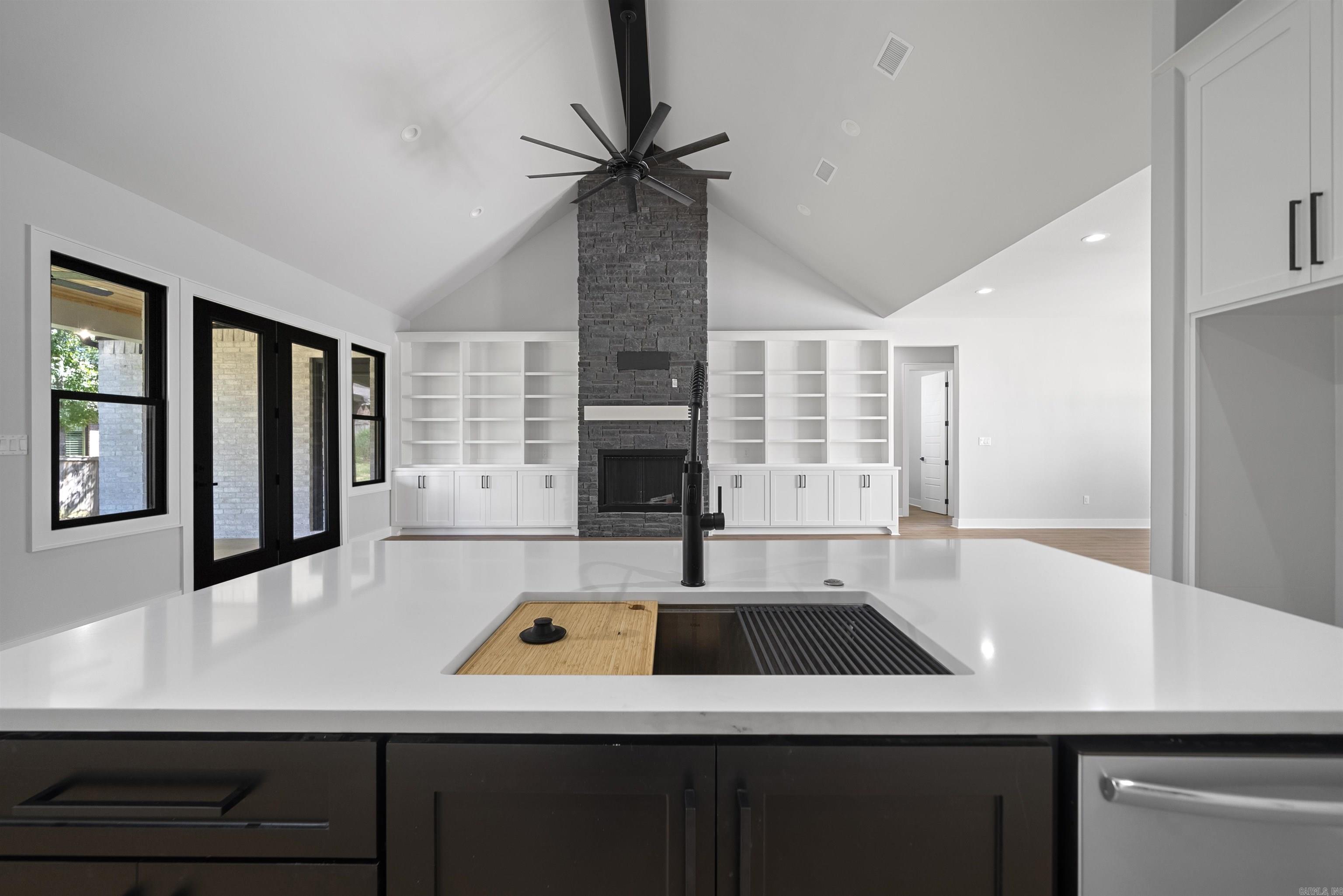 ARLINGTON PARK - Residential