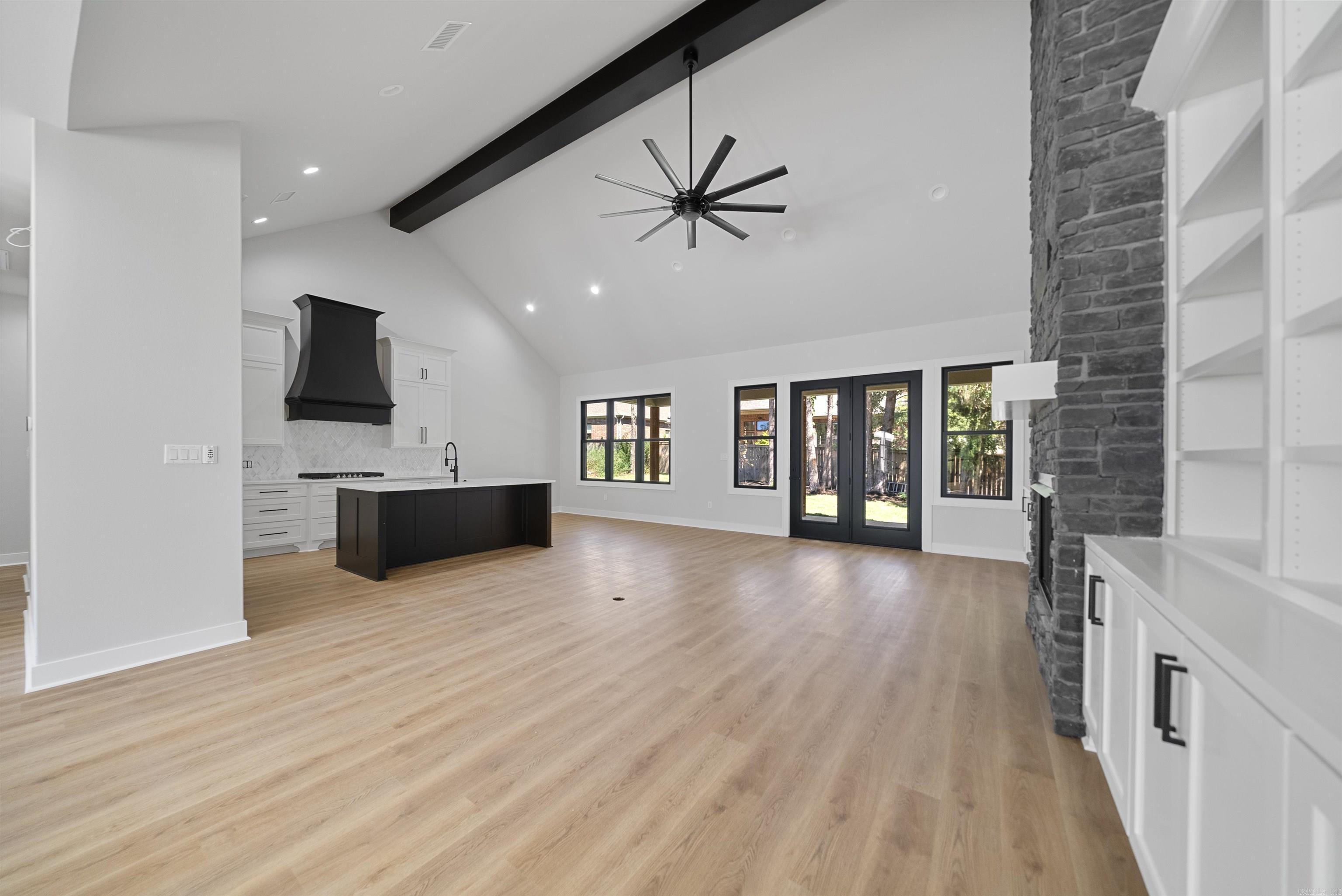 ARLINGTON PARK - Residential