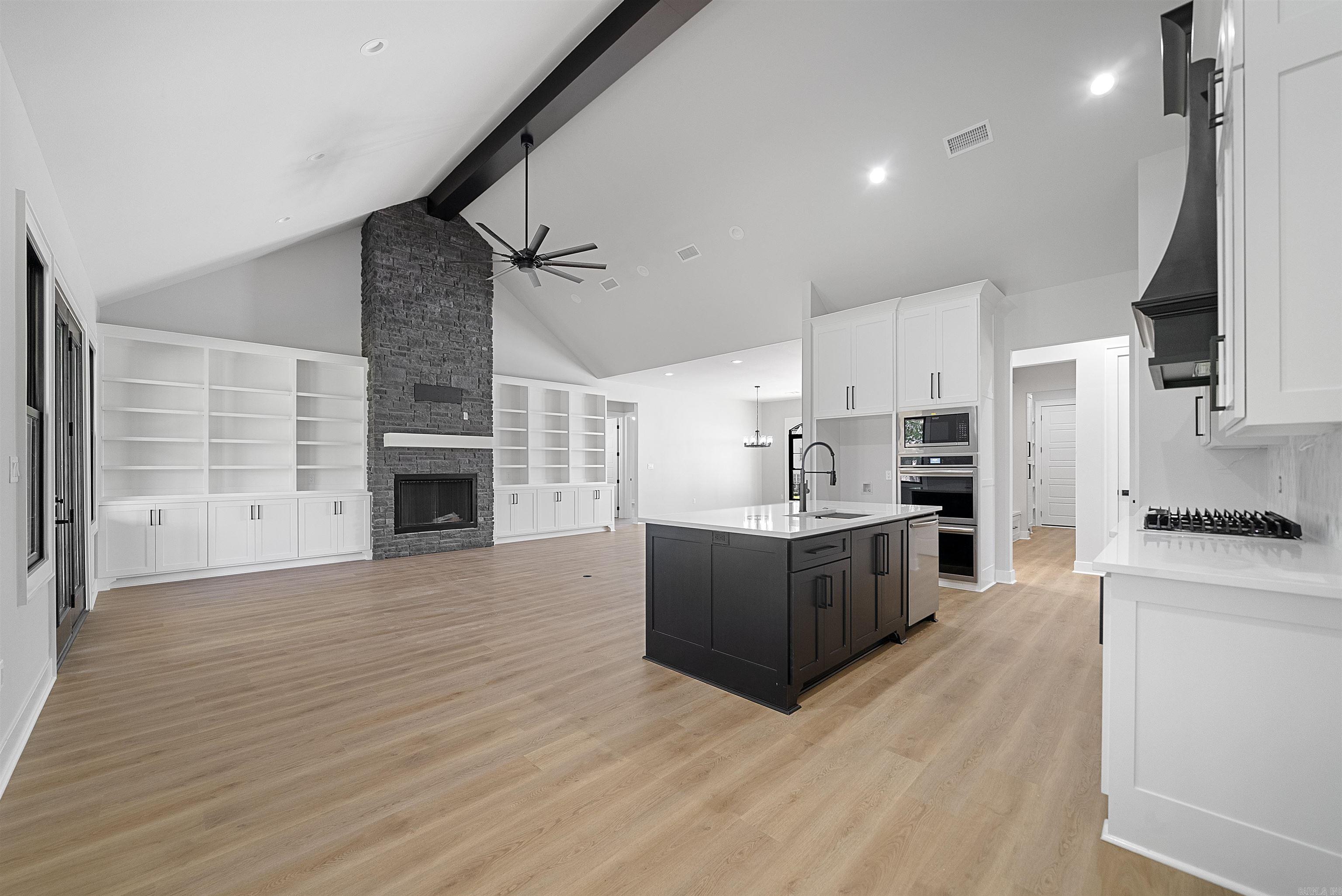 ARLINGTON PARK - Residential