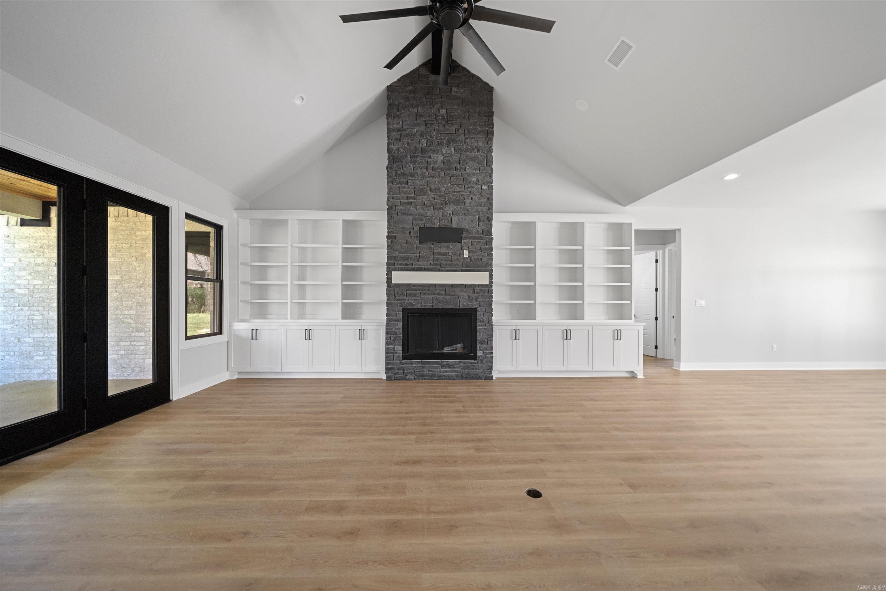 ARLINGTON PARK - Residential