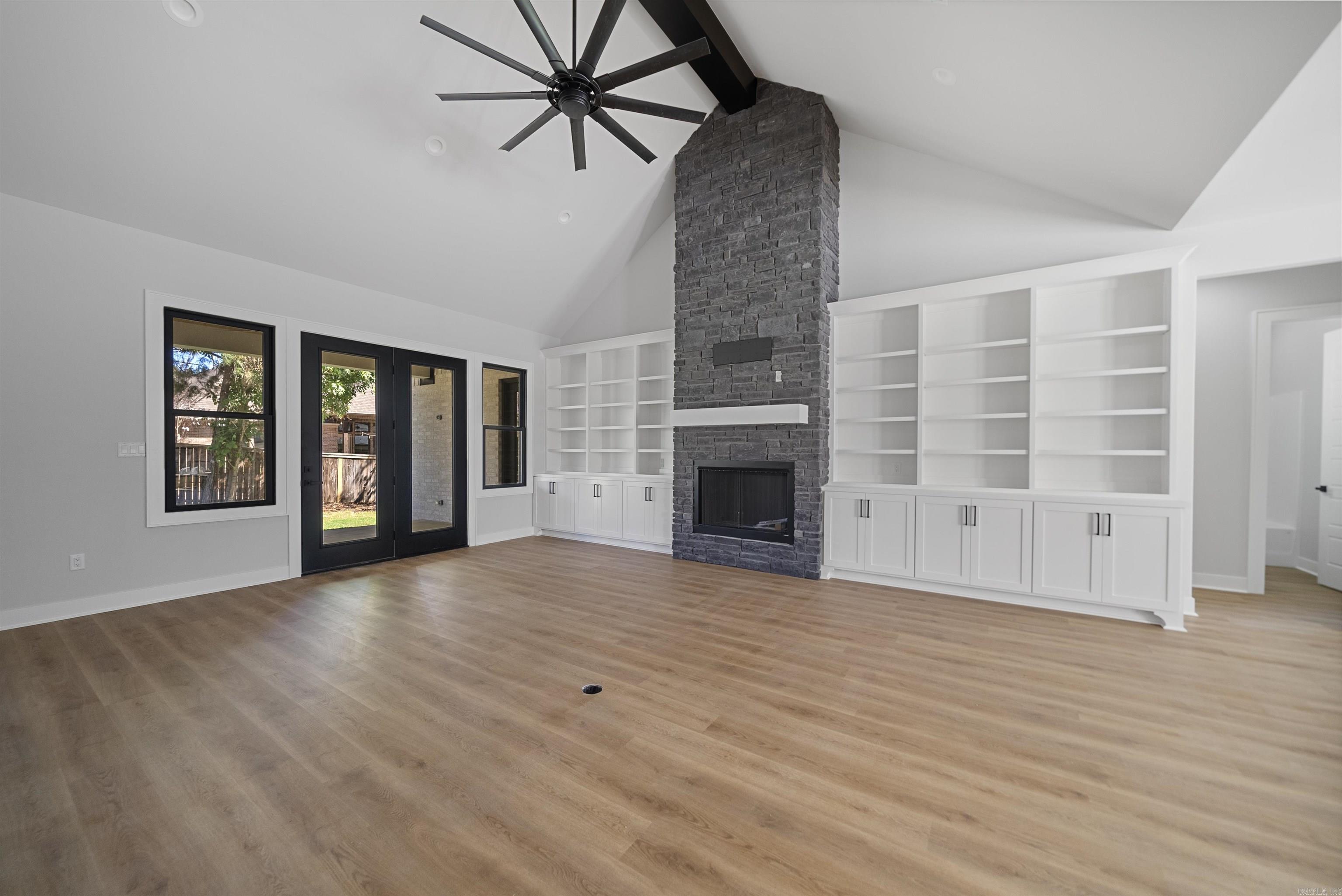 ARLINGTON PARK - Residential