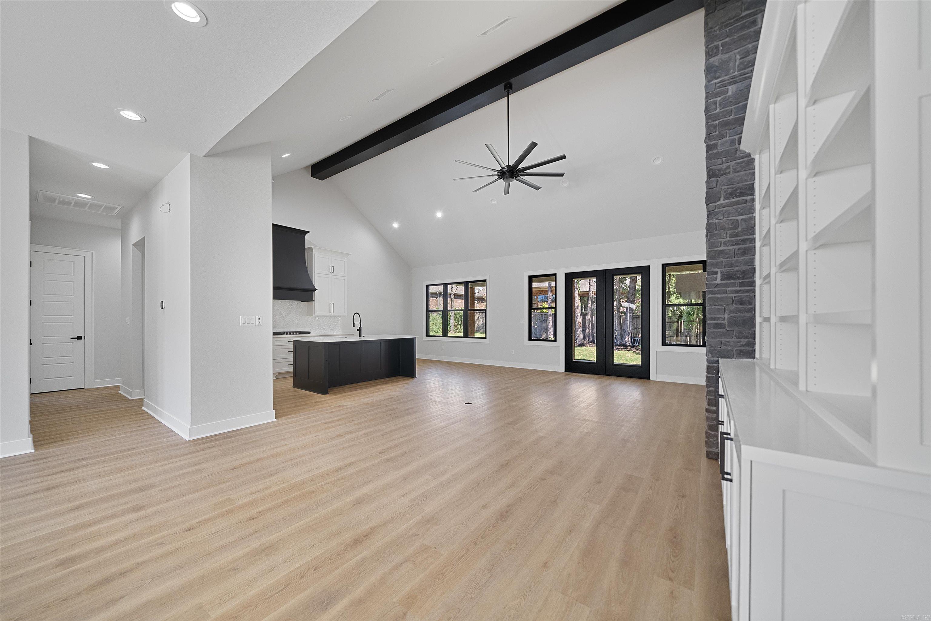 ARLINGTON PARK - Residential