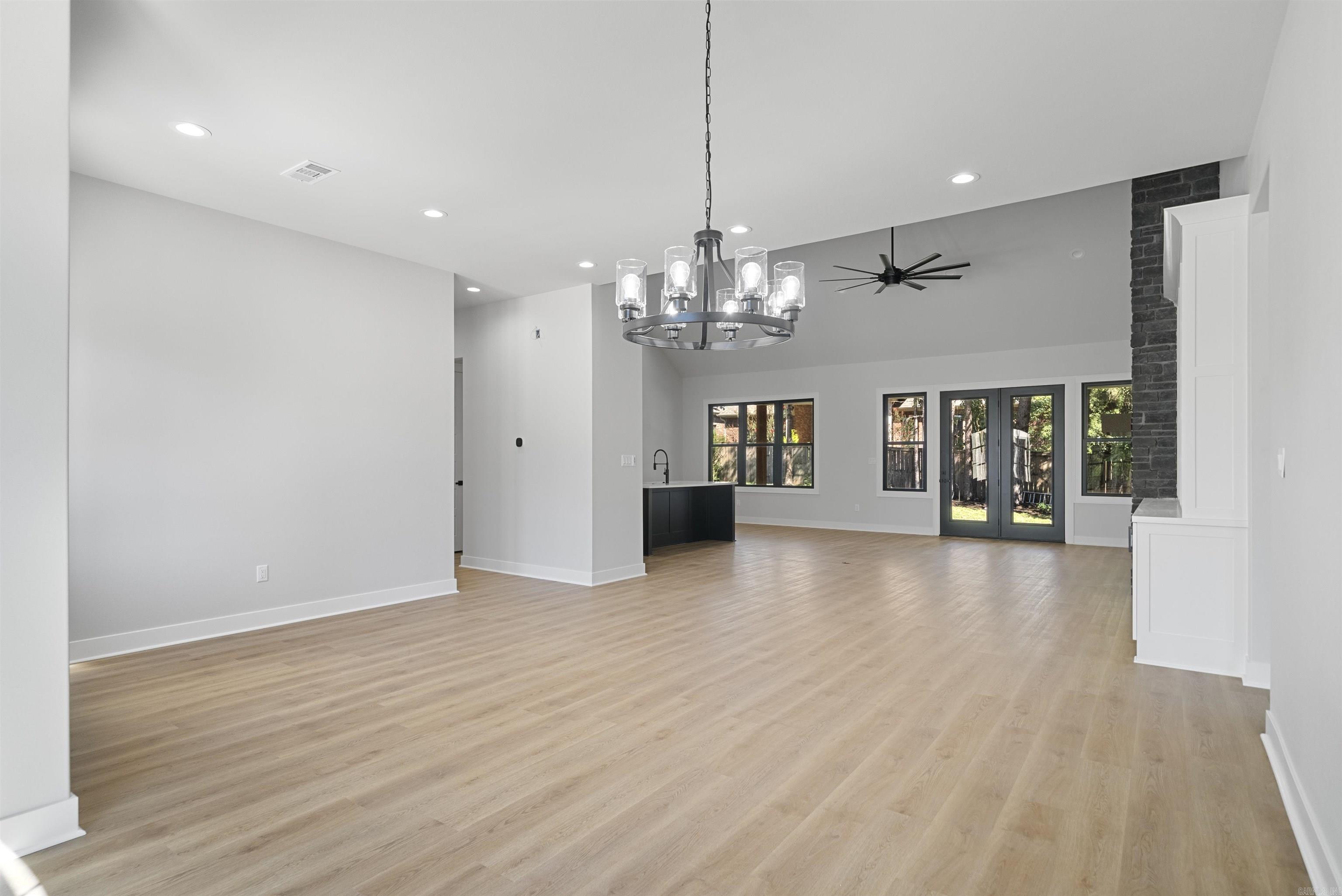 ARLINGTON PARK - Residential
