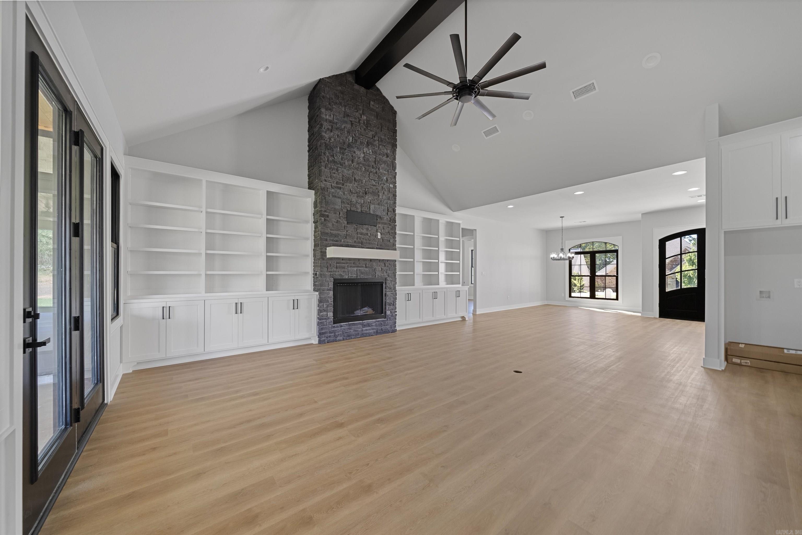 ARLINGTON PARK - Residential