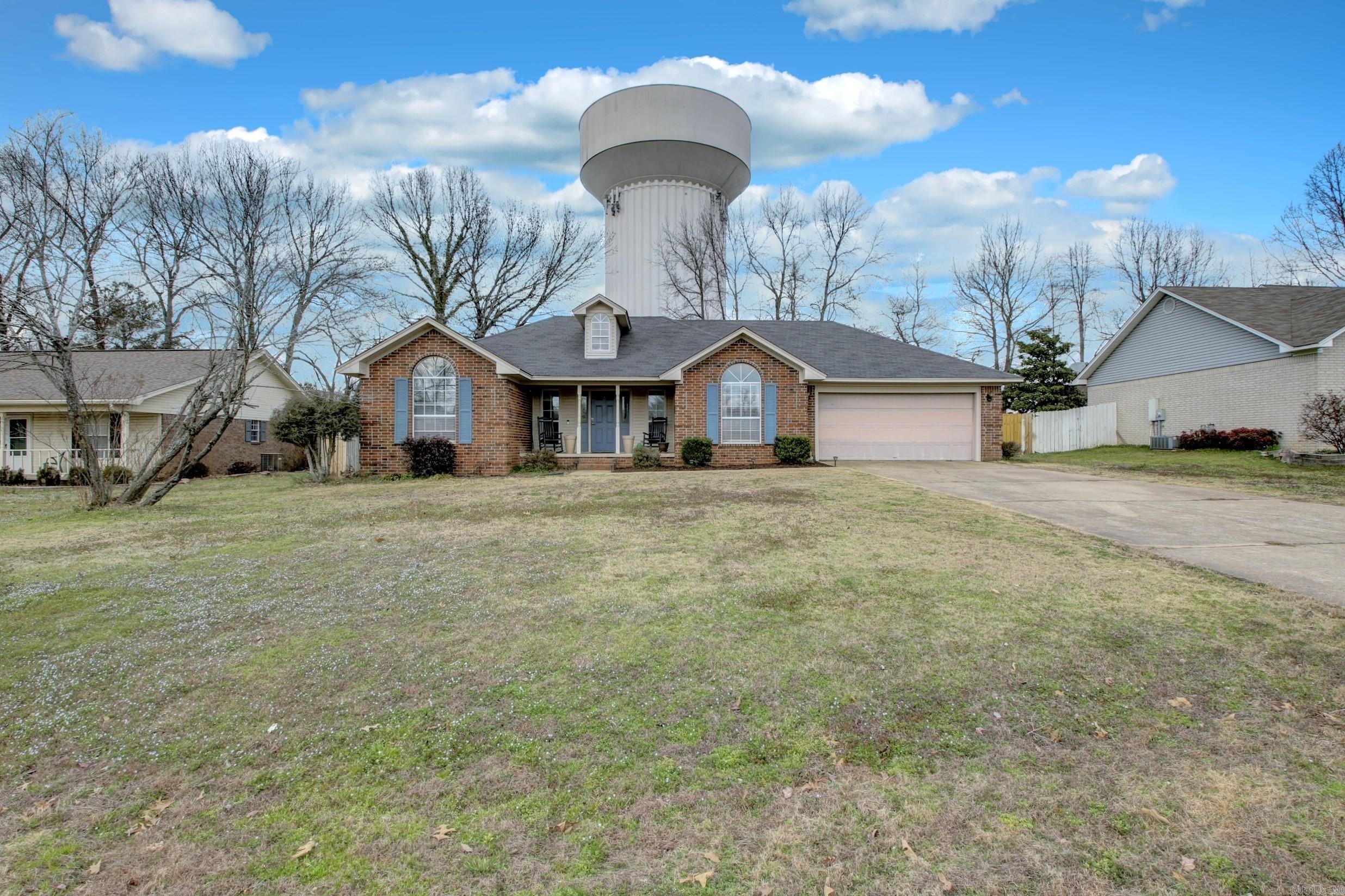 Come take a look at this stunning 3 bed 2 bath home located on the south side of Cabot. Location, Location, Location...this house sits in walking distance to Southside Elementary, Middle, and Junior High schools. The large kitchen allows room for gatherings and entertainment with a separate dining room attached. The master suite includes vaulted ceilings and separate walk-in shower. With a split floor plan, guests, kids, or roommates can enjoy their privacy as well. Call today for your personal showing!!!!