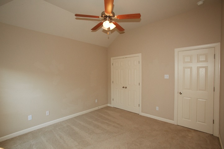 COUNTRY CLUB OF ARK THE - Residential Lease