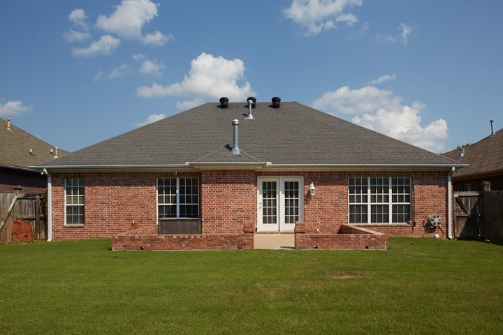 COUNTRY CLUB OF ARK THE - Residential Lease