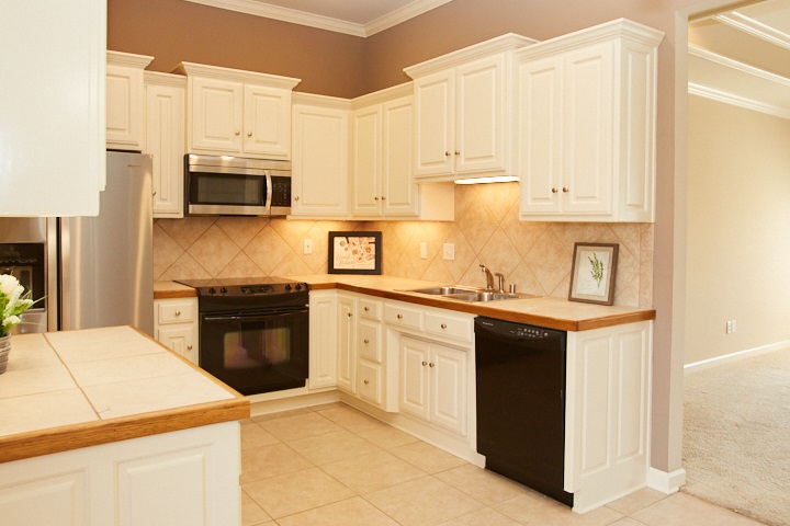 COUNTRY CLUB OF ARK THE - Residential Lease