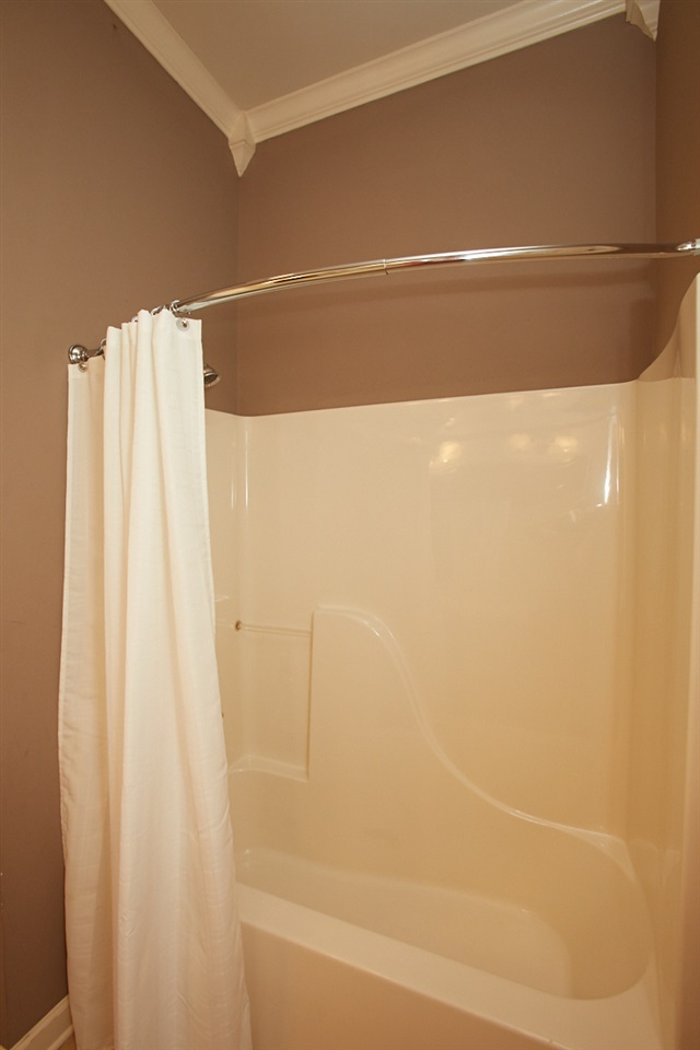 COUNTRY CLUB OF ARK THE - Residential Lease