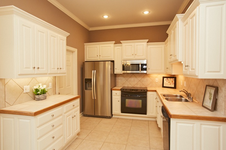 COUNTRY CLUB OF ARK THE - Residential Lease