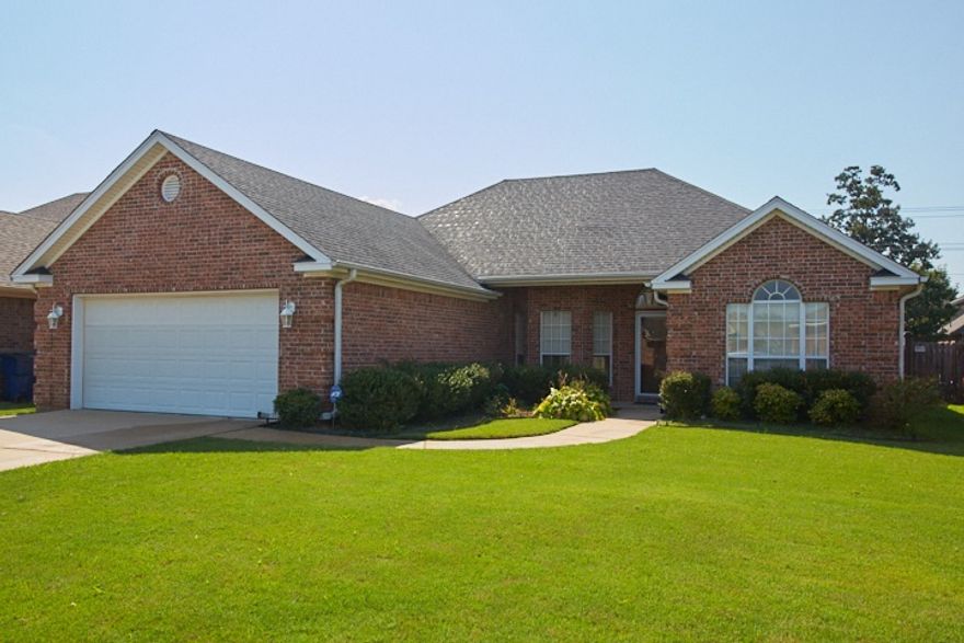 Owner is licensed real estate broker. Call listing agent 501-690-4535 to schedule a showing. Great location in the Country Club of AR. Split plan- 3 bedrooms & 2 Baths, all on one level, fully fenced. High ceilings throughout with lots of natural light. Large great room with fireplace and gas logs. Eat in kitchen has room for your dining room table. Master bath has a jetted tub and shower with his and her closets. Credit check required. Some pet restrictions.