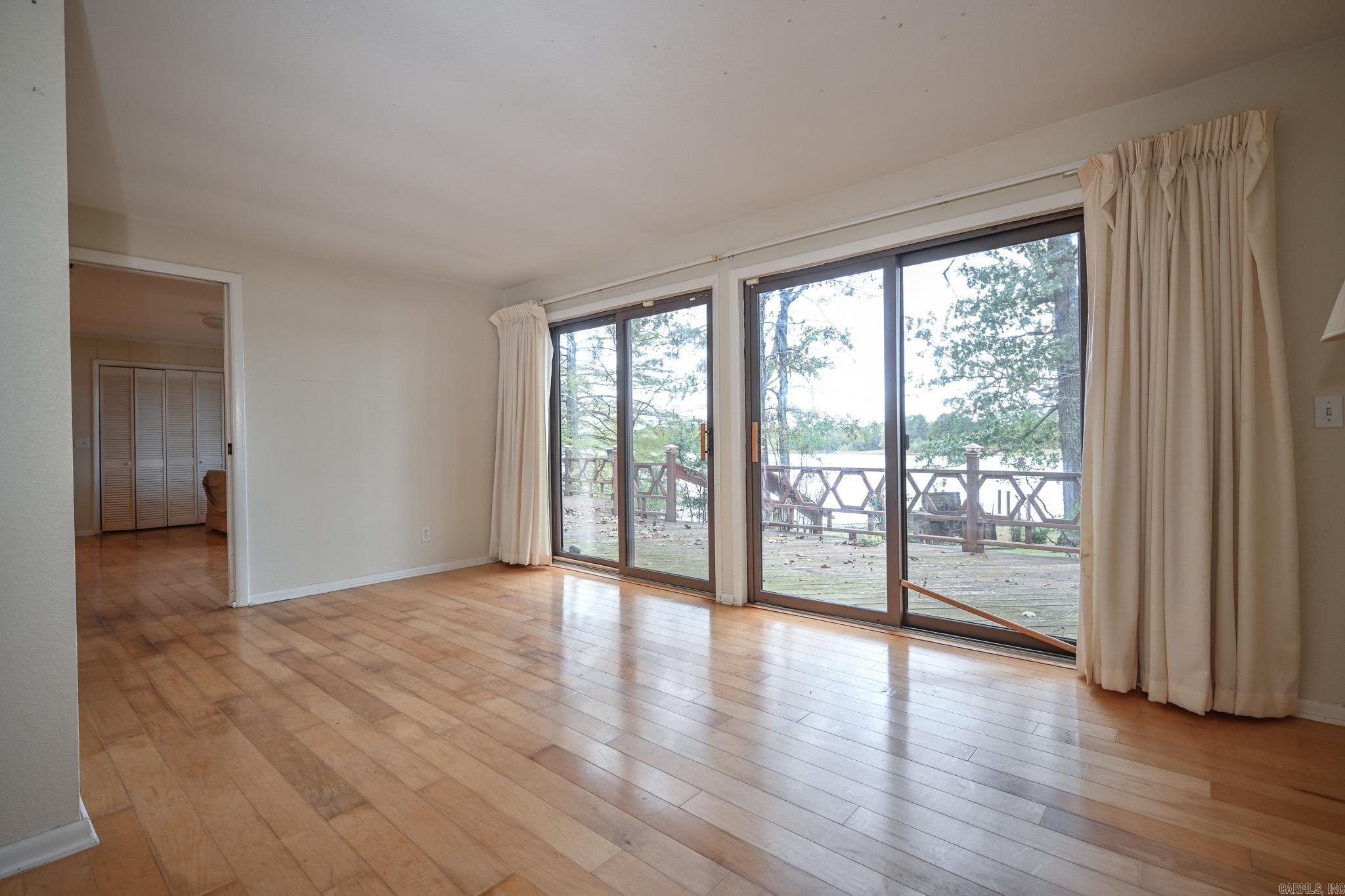 Lake Mena - Residential