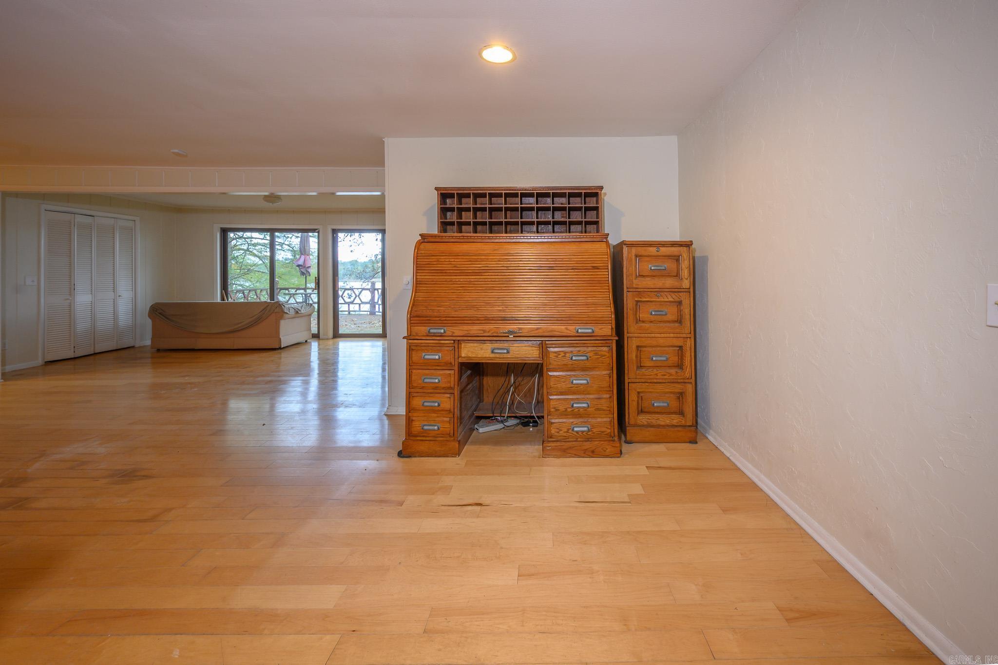 Lake Mena - Residential