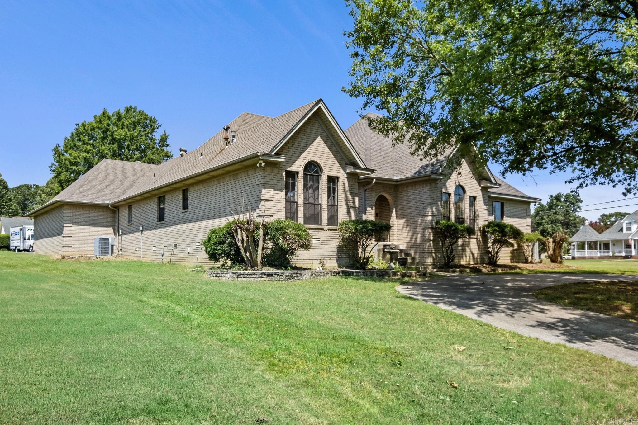 EAST MEADOW - Residential